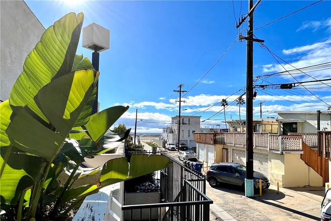 Building Photo - 7301 Vista Del Mar Vis