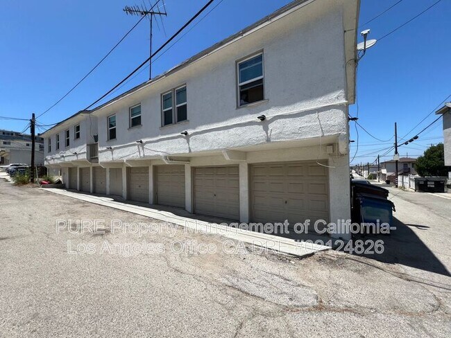 Building Photo - 629 W 23rd St