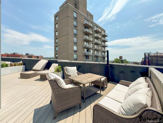 Building Photo - 116-17 Grosvenor Ln