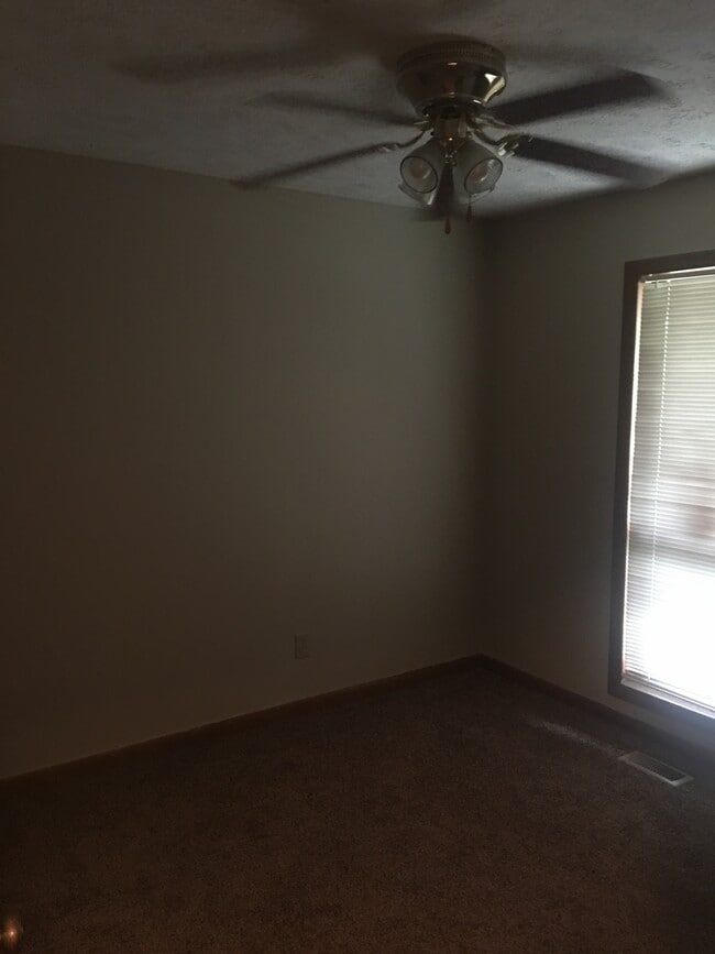 Building Photo - 6886 Kingsgate Dr