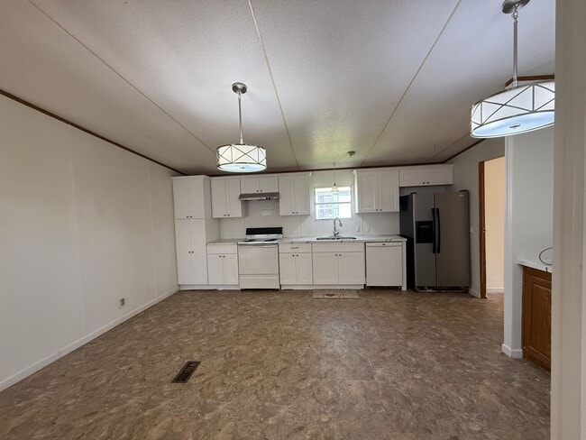 Building Photo - 4-Bedroom Home for Lease | Benton, LA 7100...