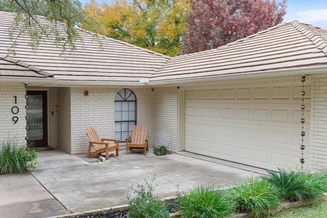 Building Photo - 109 White Sands Dr