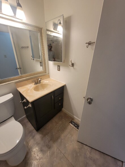 Building Photo - 44 Dendron Ct