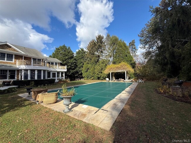 Building Photo - 2465 Fairway Dr