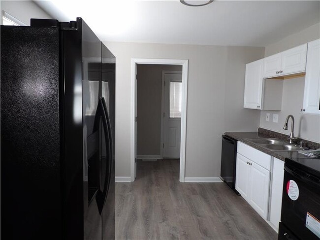 Building Photo - 122 Tracy Ln