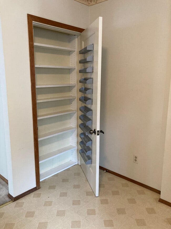 Building Photo - 2412 SE Belmont St