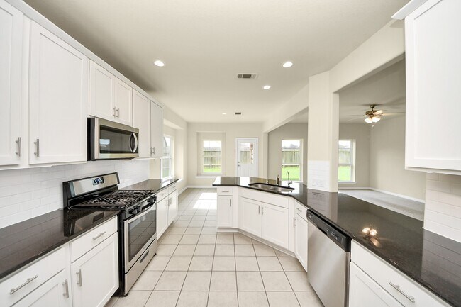 Building Photo - 30243 Twisting Springs Dr