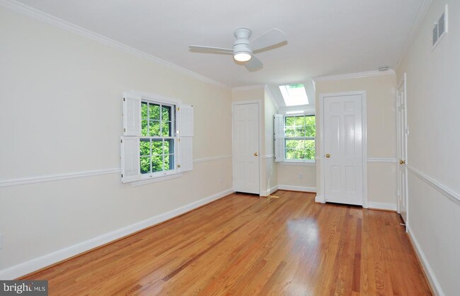 Building Photo - 6003 Woodacres Dr