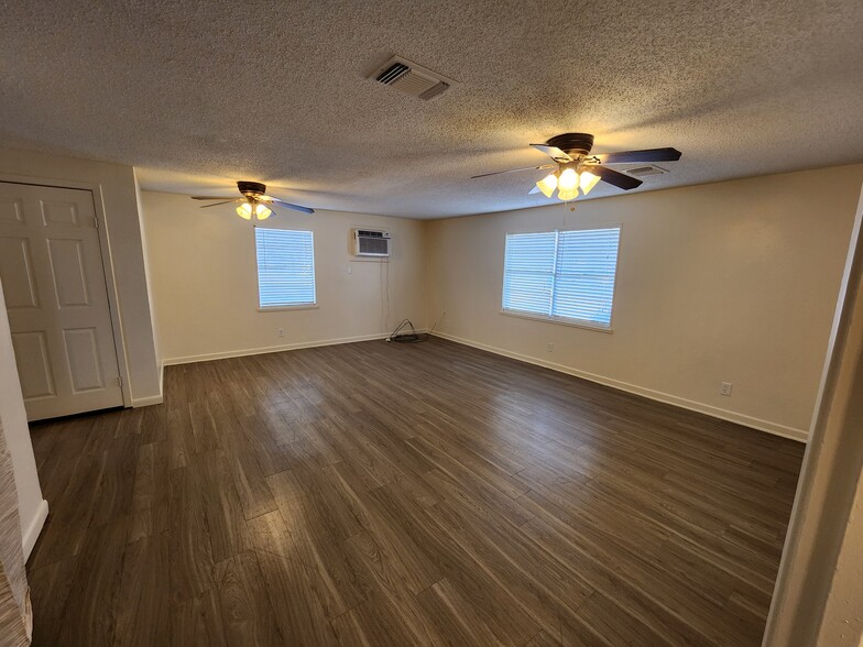 Master Bedroom - 1906 Belaire Dr