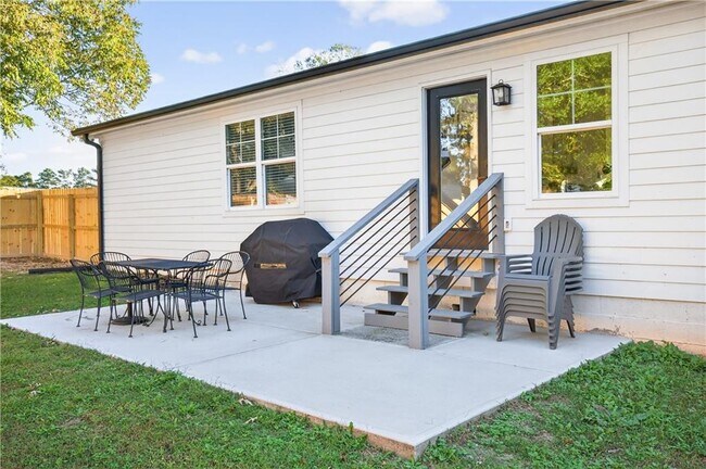 Building Photo - 1324 Ace Mcmillian Rd