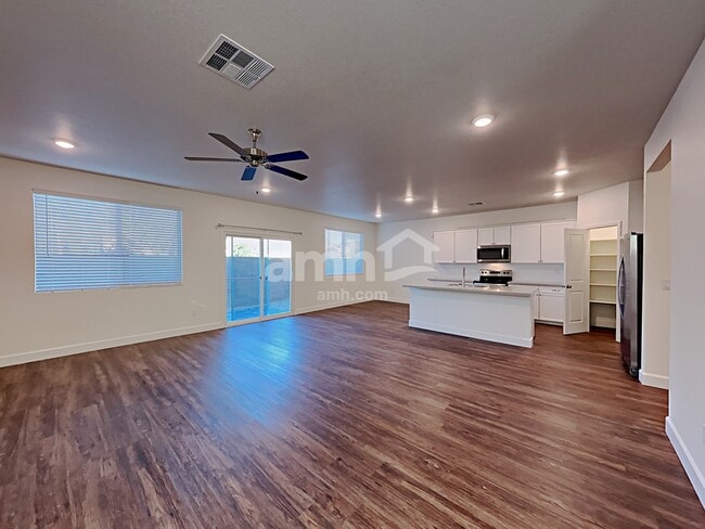 Building Photo - 6051 Schmidt St