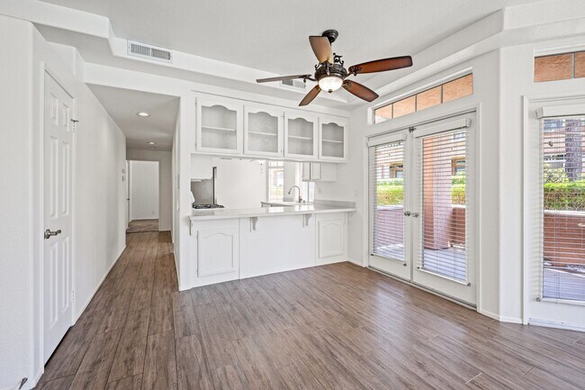 Building Photo - 3581 Cameo Dr