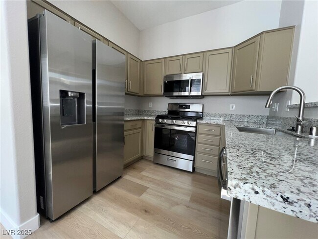 Building Photo - 10780 Valencia Hills St