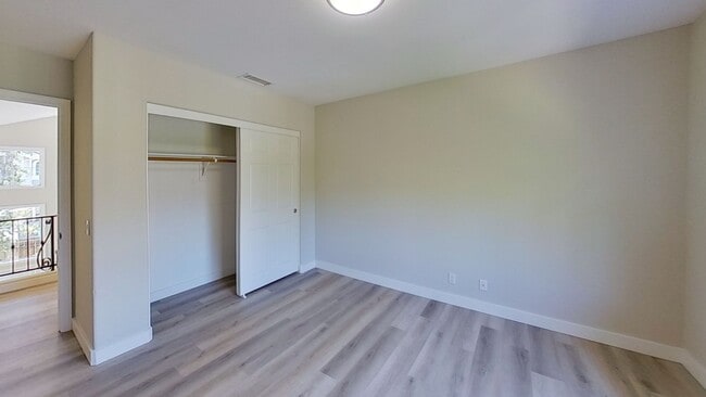 Building Photo - Spectacular and Spacious 4 Bed / 3 Bath Sa...