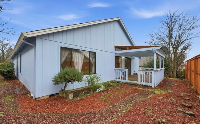 Building Photo - READY FOR MOVE IN NOW