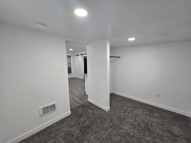 Building Photo - 1 Bedroom, 1 bathroom House