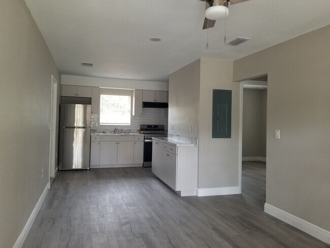 Building Photo - 2642-2648 Michigan Ave