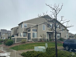 Building Photo - Beautiful 2Bd 1.5Bath Condo Close to Every...