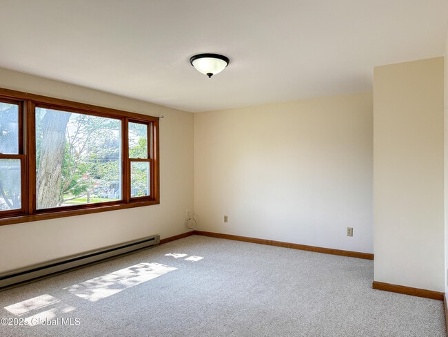 Building Photo - 128 Mariaville Rd