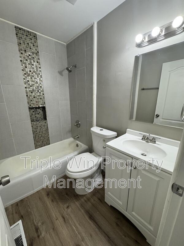 Building Photo - 5122 Ville Maria Ln