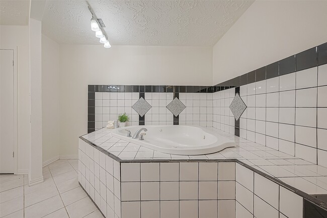 Building Photo - 3806 Embarcadero Dr