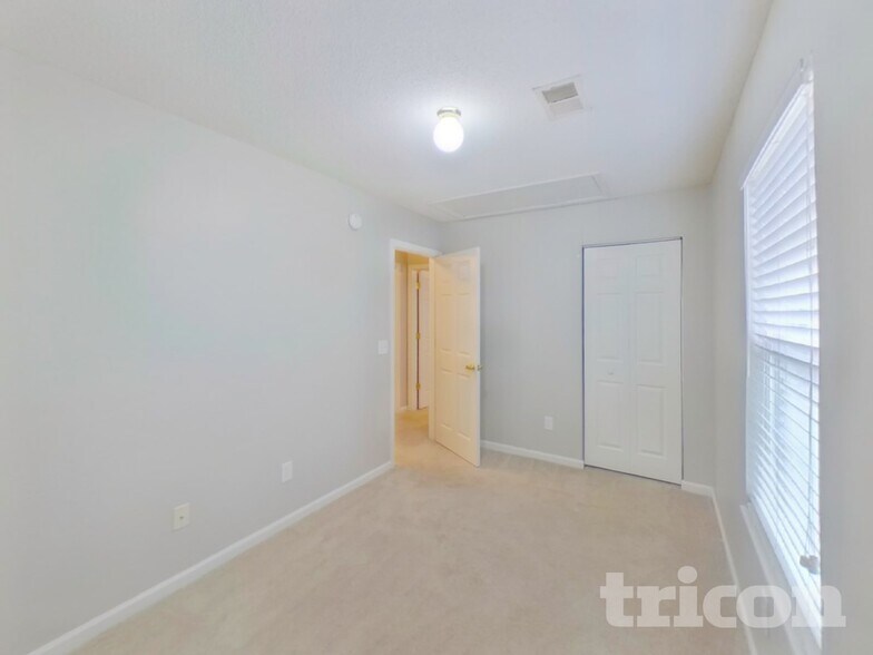 Building Photo - 732 Elderberry Ln