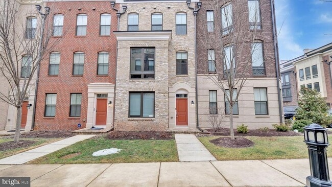 Building Photo - 513 Riversail Ln