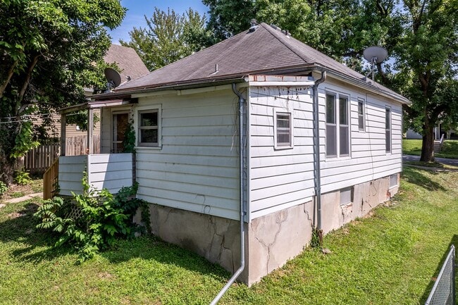 Building Photo - Remodeled 2-Bedroom Bungalow with Detached Garage & Large Backyard