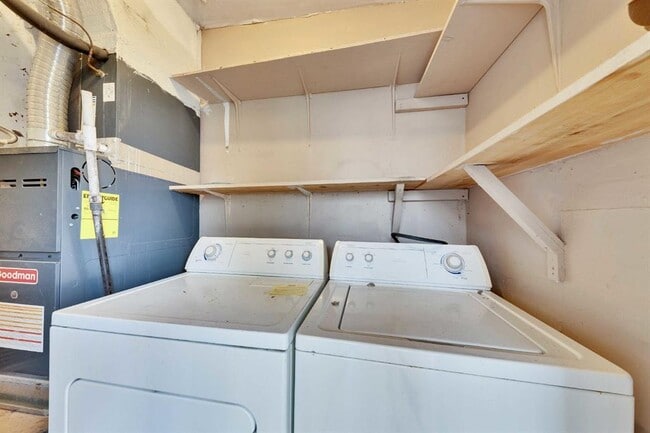 Building Photo - 2801 Skyway Cir