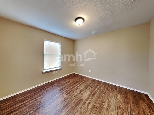 Building Photo - 9211 Mission Run