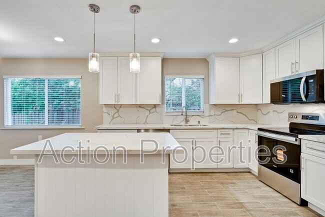 Building Photo - 681 S 13th St