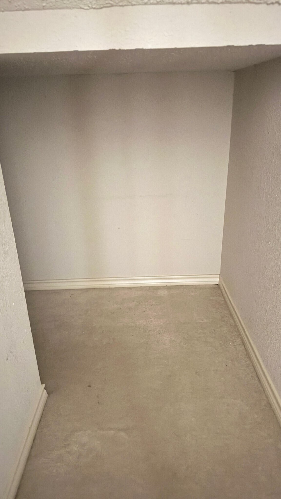 Building Photo - 7011 Cottonwood Cir