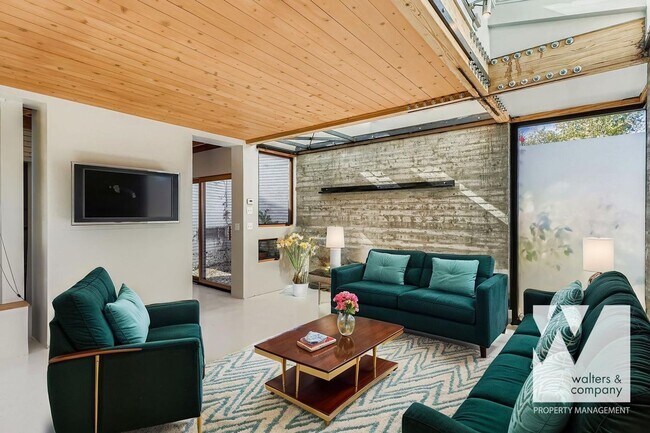 Building Photo - 701 S Milwaukee St