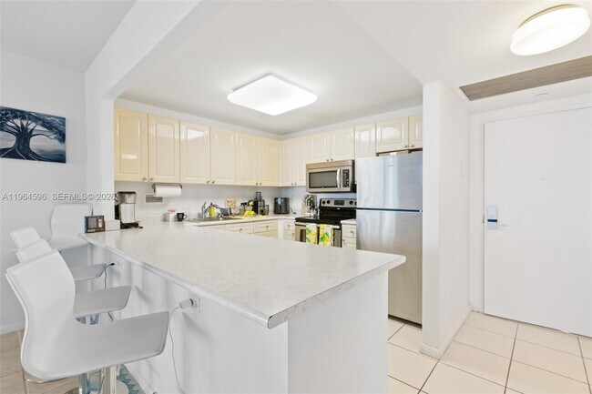 Building Photo - 2301 Collins Ave