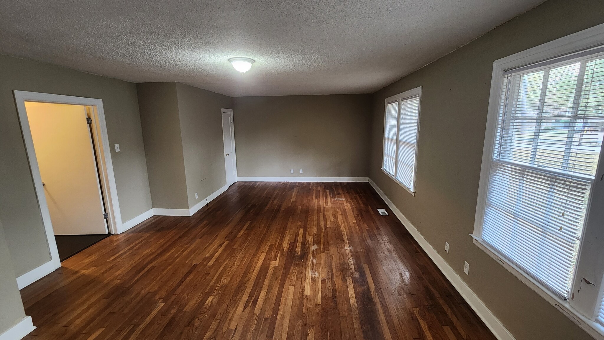 Master Bedroom - 360 N White Station Rd