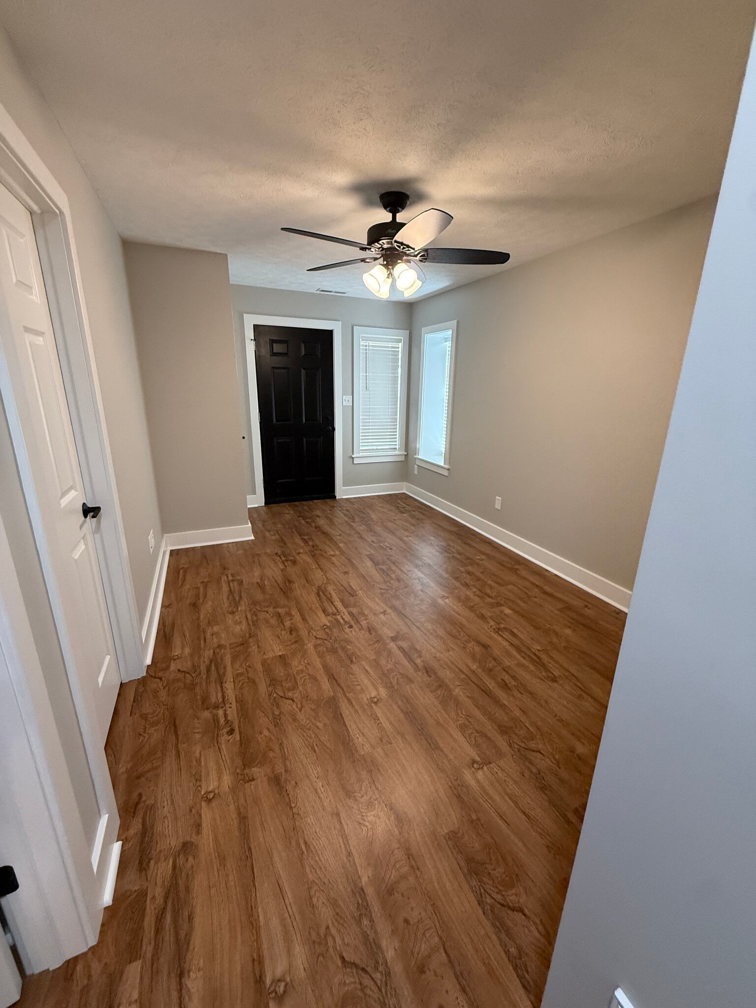 Building Photo - 1008 Milroy St