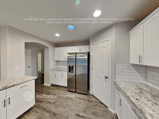 Building Photo - 1991 W Sunshine Butte Dr