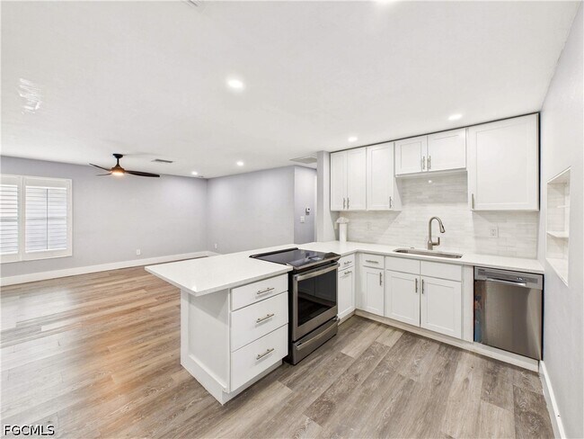 Building Photo - 567 13th St N