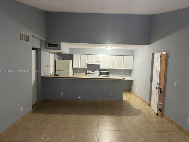 Building Photo - 9907 Westwood Dr