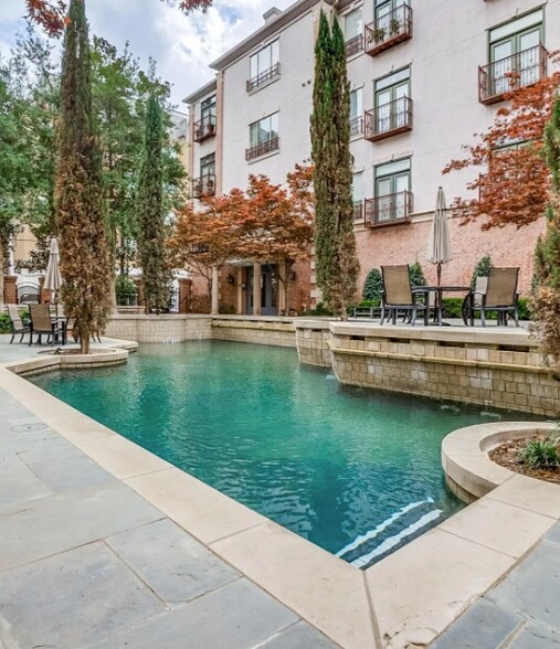 Building Photo - 2885 Woodside St