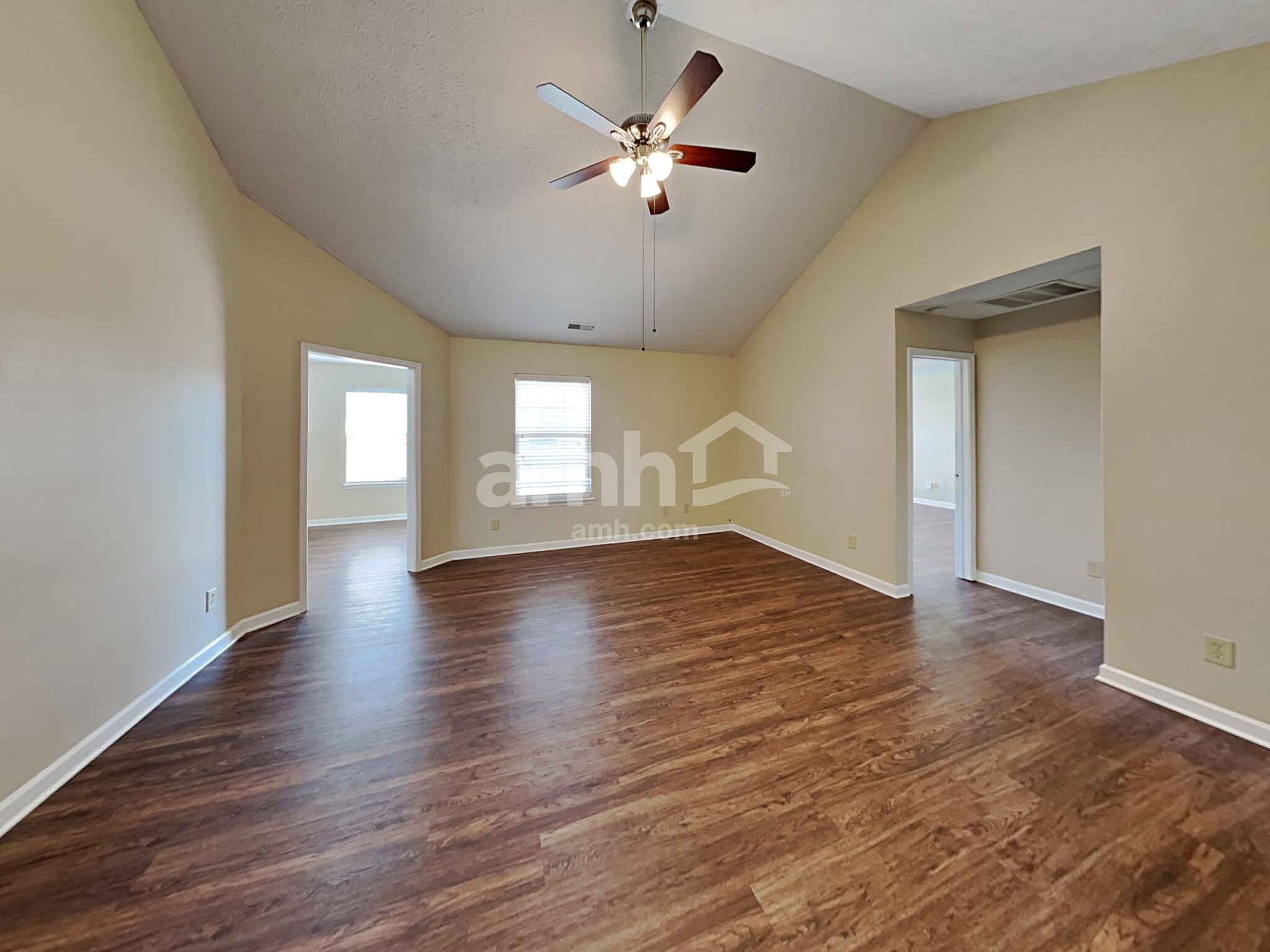 Building Photo - 981 Foxtail Dr