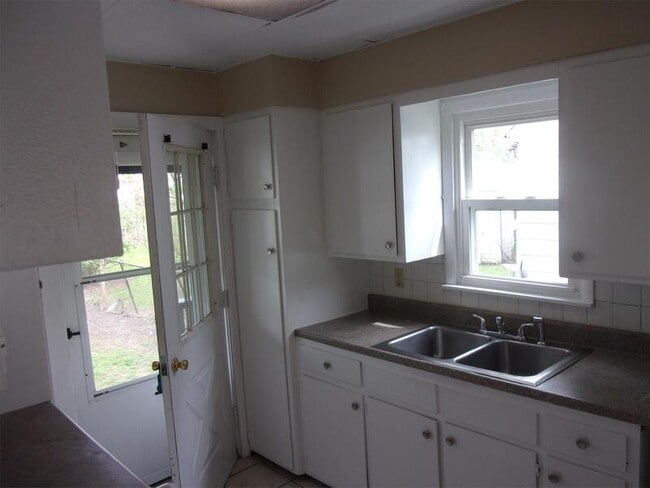Building Photo - 2775 6th St