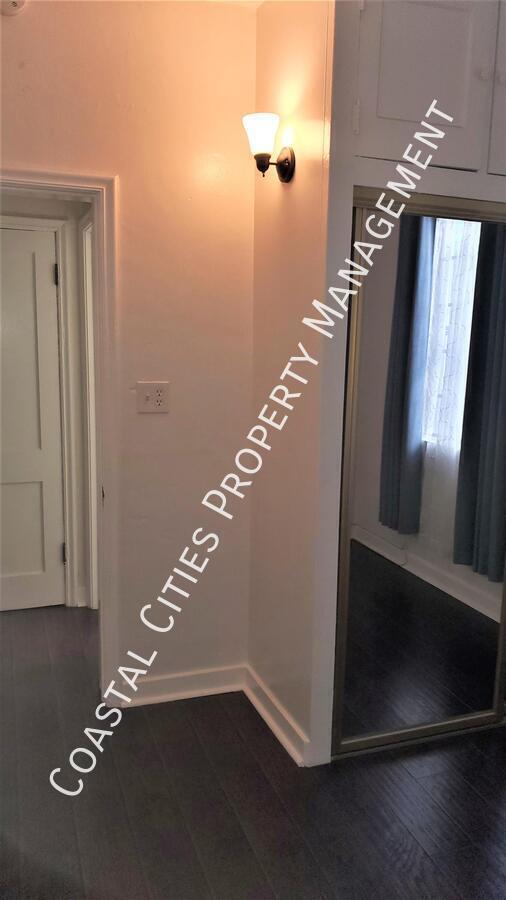 Building Photo - 185 Savona Walk