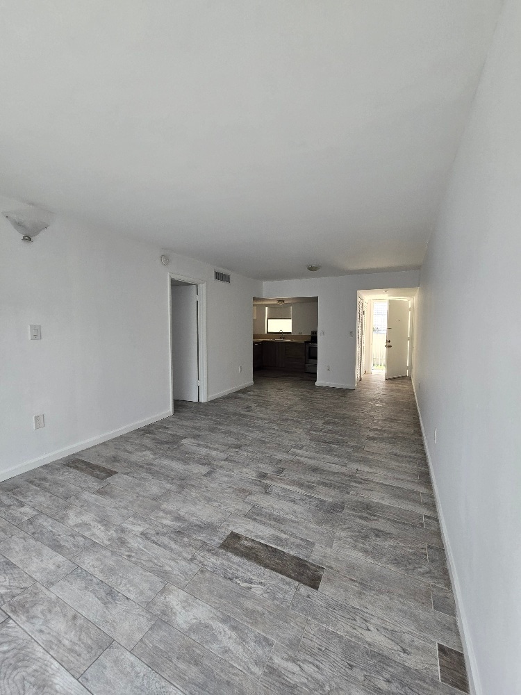 Building Photo - 609 Euclid Ave