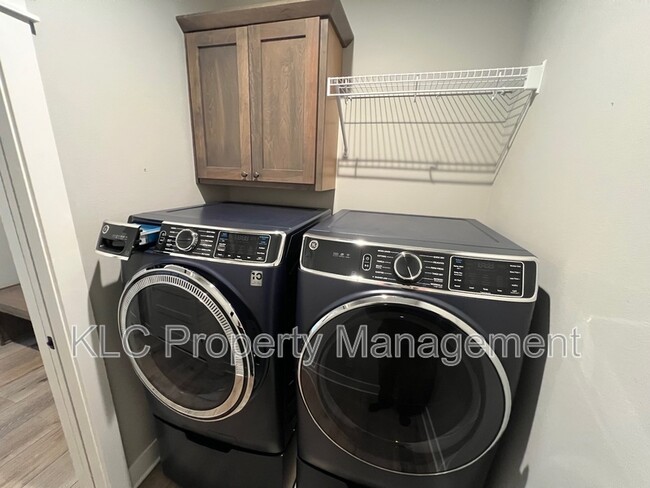 Building Photo - 2850 Sunflower Dr