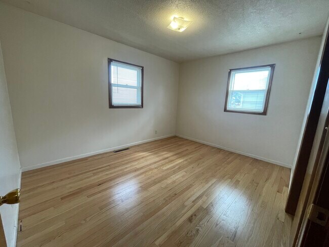 Building Photo - 2208 Chanticleer St