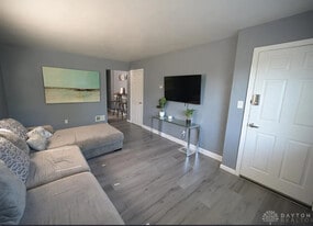 Building Photo - 228 E Bruce Ave