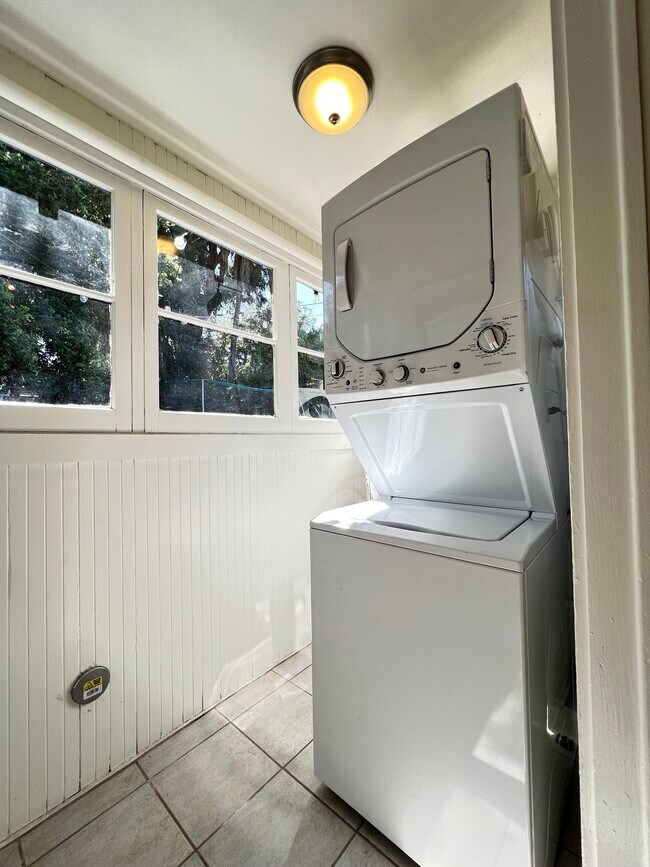 Building Photo - 1813 Ramona Ave