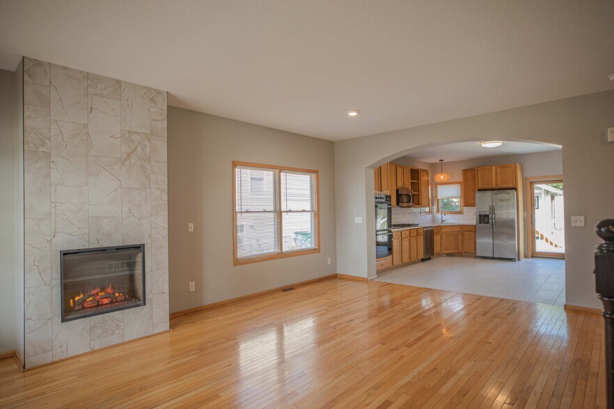 Building Photo - 15835 Hawthorn Dr