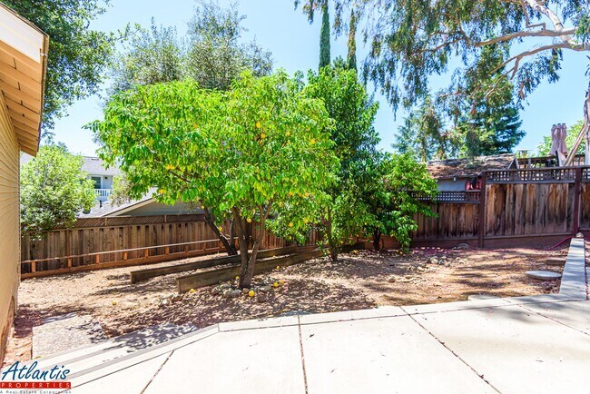 Building Photo - Lovely Los Gatos Home | A/C | Prime Location